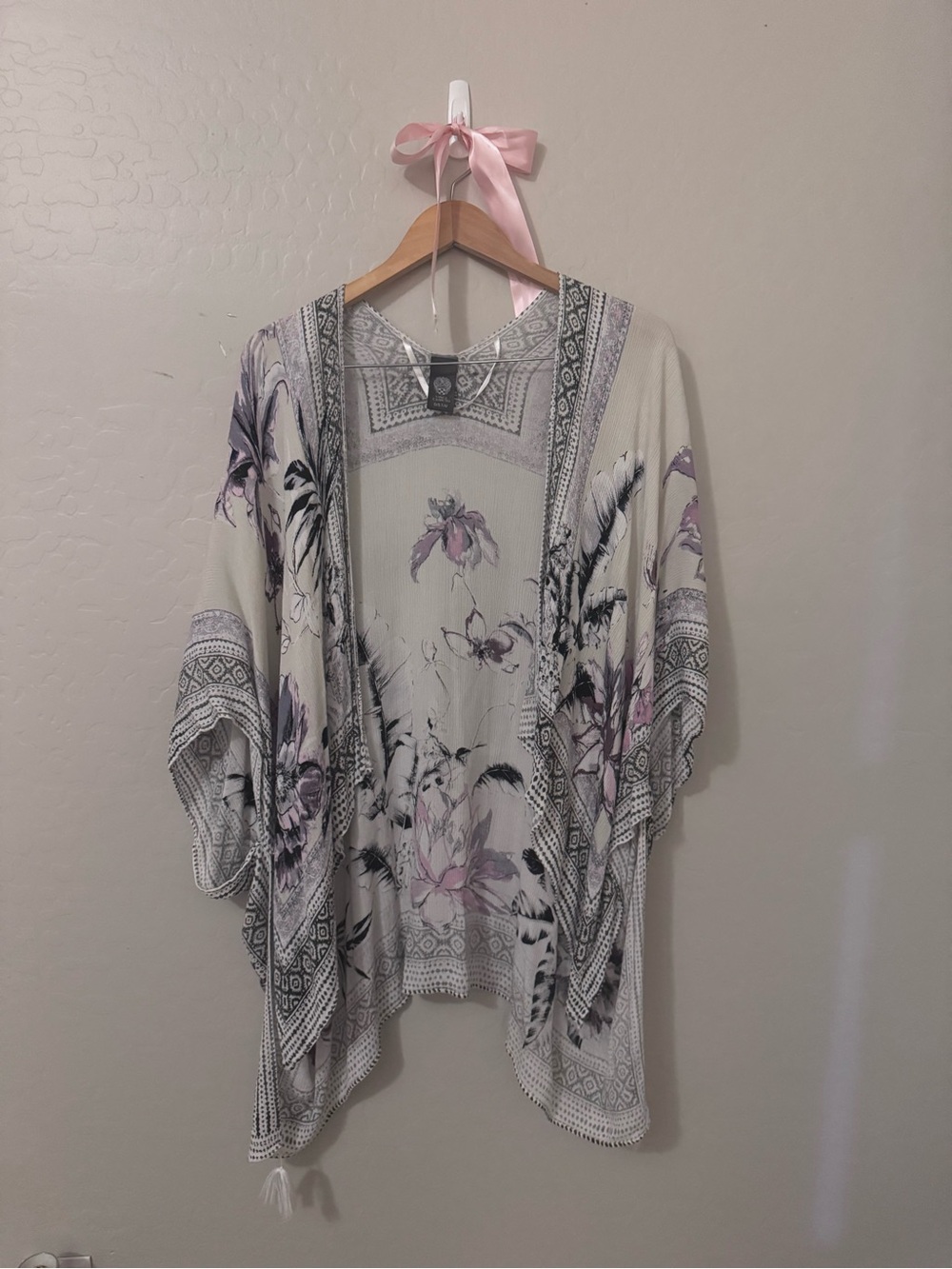 Vince Camuto Cream Open-Front Tunic with Lavender and Black Floral Print